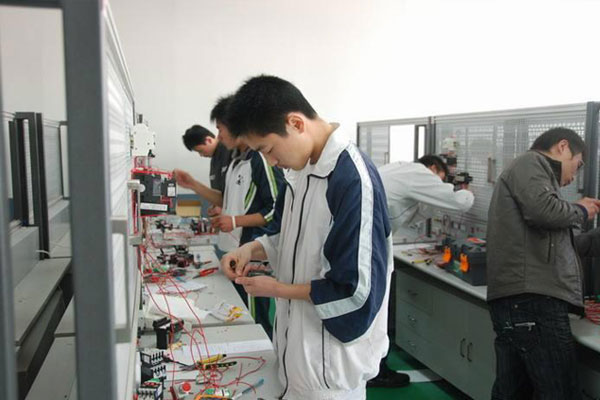 电子电器应用与维修专业