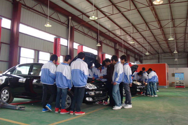 重庆五一高级技工学校汽车运用与维修专业