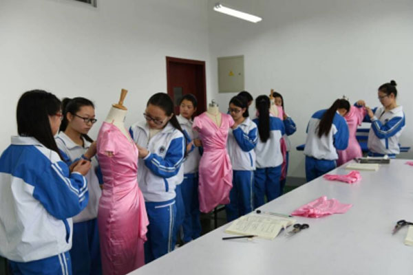 四川省苍溪县职业高级中学服装设计与工艺专业
