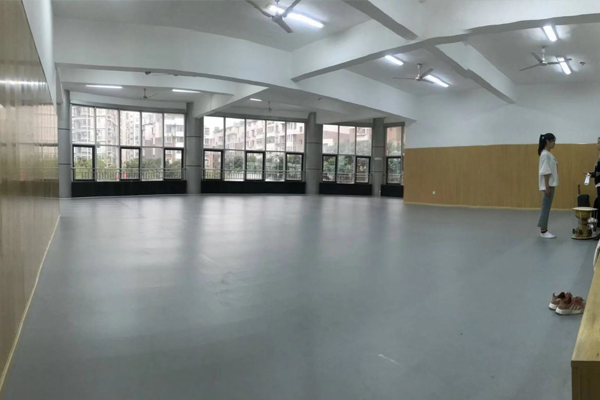 四川现代艺术学校舞蹈教室