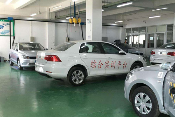 贵阳市工业职业学校汽车运用与维修