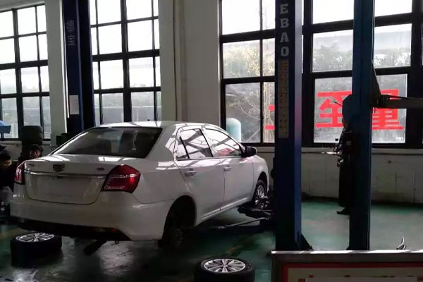 广汉市职业中专学校汽车运用与维修
