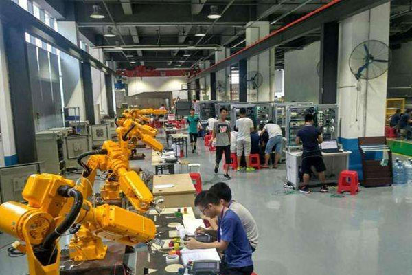 贵州省贵阳市商贸学校工业机器人技术专业