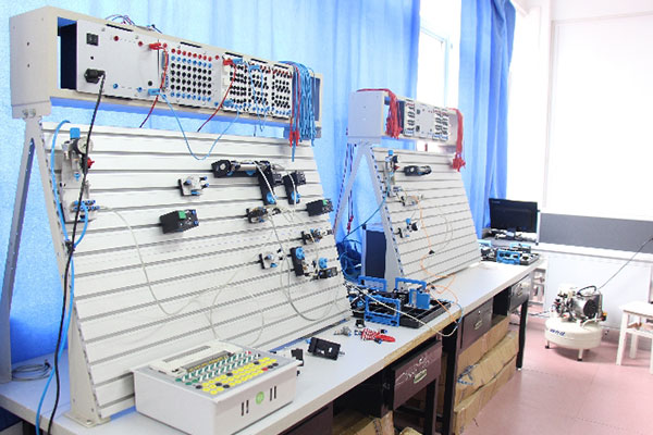 云南省电子信息高级技工学校机电一体化技术专业