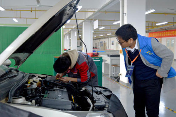 开阳县职业技术学校汽车运用与维修