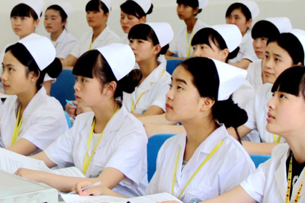 重庆南丁卫生职业学校学费是多少？