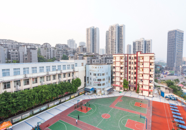 重庆市经贸中等专业学校有高铁专业吗