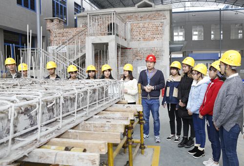 四川城市技师学院建筑施工专业需要有基础吗?
