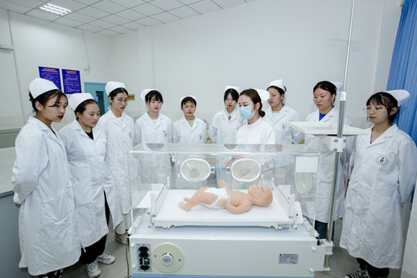 四川城市技师学院护理专业就是从事临床护理、护理管理工作。