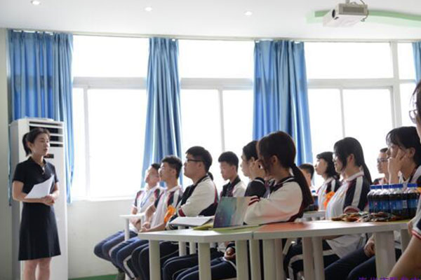 重庆市万州第一职业高级中学学费是多少
