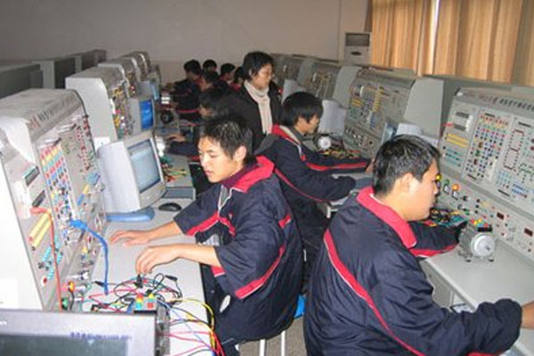 都江堰市职业中学电气运行与控制专业