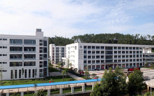 蒲江县职业中专学校是公办还是民办学校？