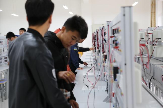 云南新西南技工学校电子应用技术专业是热门专业吗?