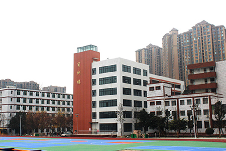 2024年四川省工业贸易学校开设的专业有哪些？