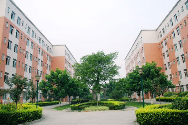 重庆市建筑高级技工学校多少分能上?