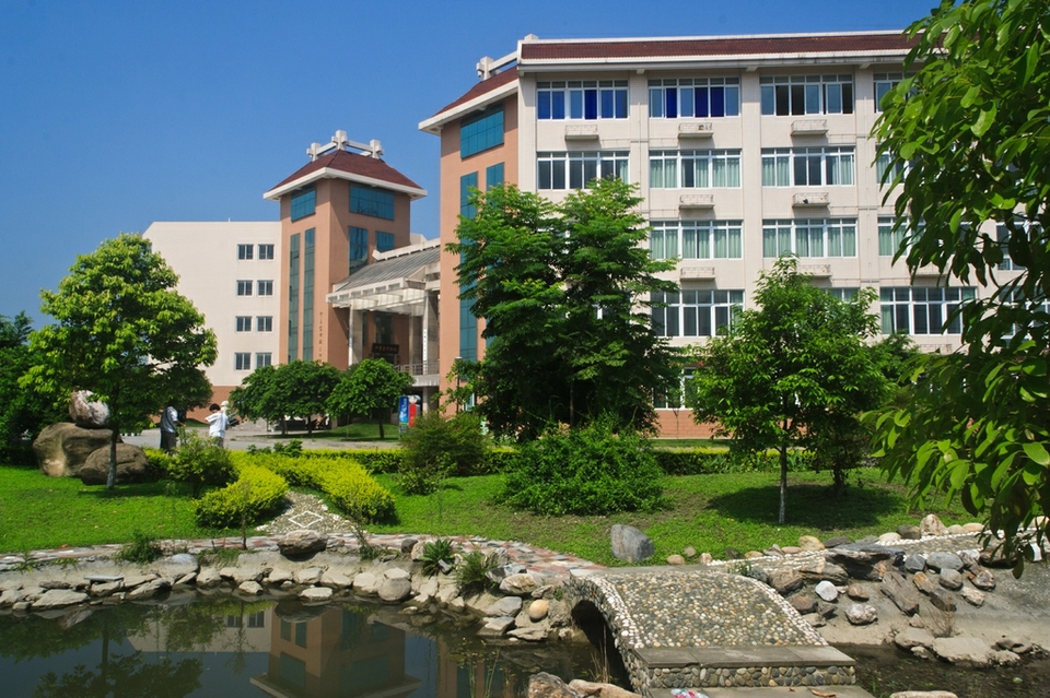 都江堰市职业中学的具体位置