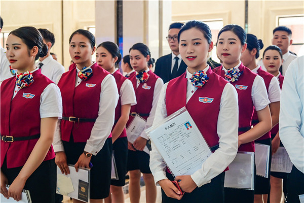 天府新区航空旅游职业学院80余名学子即将入职上海浦东国际机场