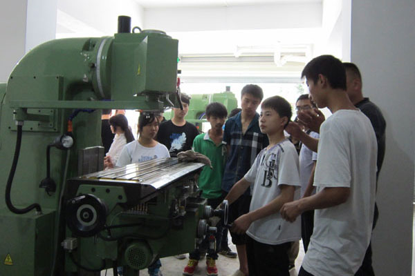 合江县先市职业高级中学校农业机械使用与维护专业