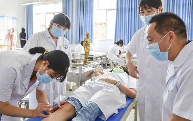 2023年四川省南充卫生学校开设的专业有哪些？