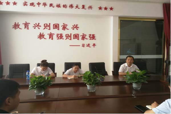 上海大众安吉物流有限公司来成都五月花高级技工学校进行校企合作洽谈会