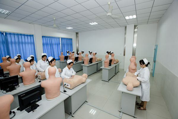 四川城市技师学院护理专业就是从事临床护理、护理管理工作。