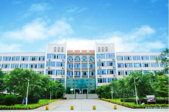 兴仁县民族职业技术学校学费是多少？